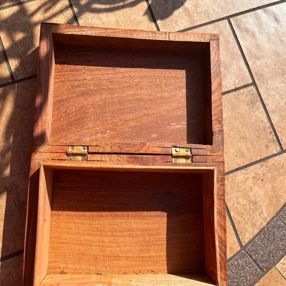 Vintage hand carving trinket jewelry box